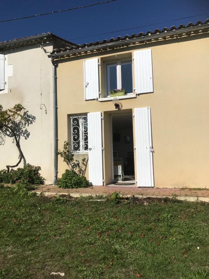 Charmant Studio Meuble Montignac-Charente Exterior photo